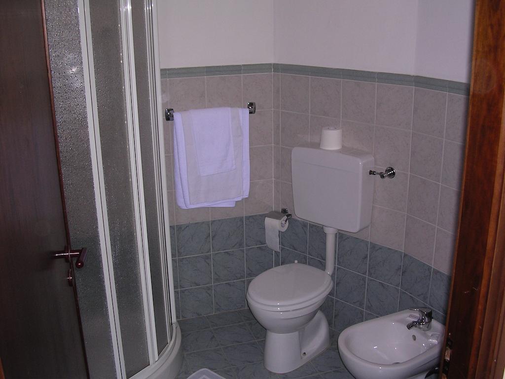 Cerrutihotel Vercelli Pokój zdjęcie