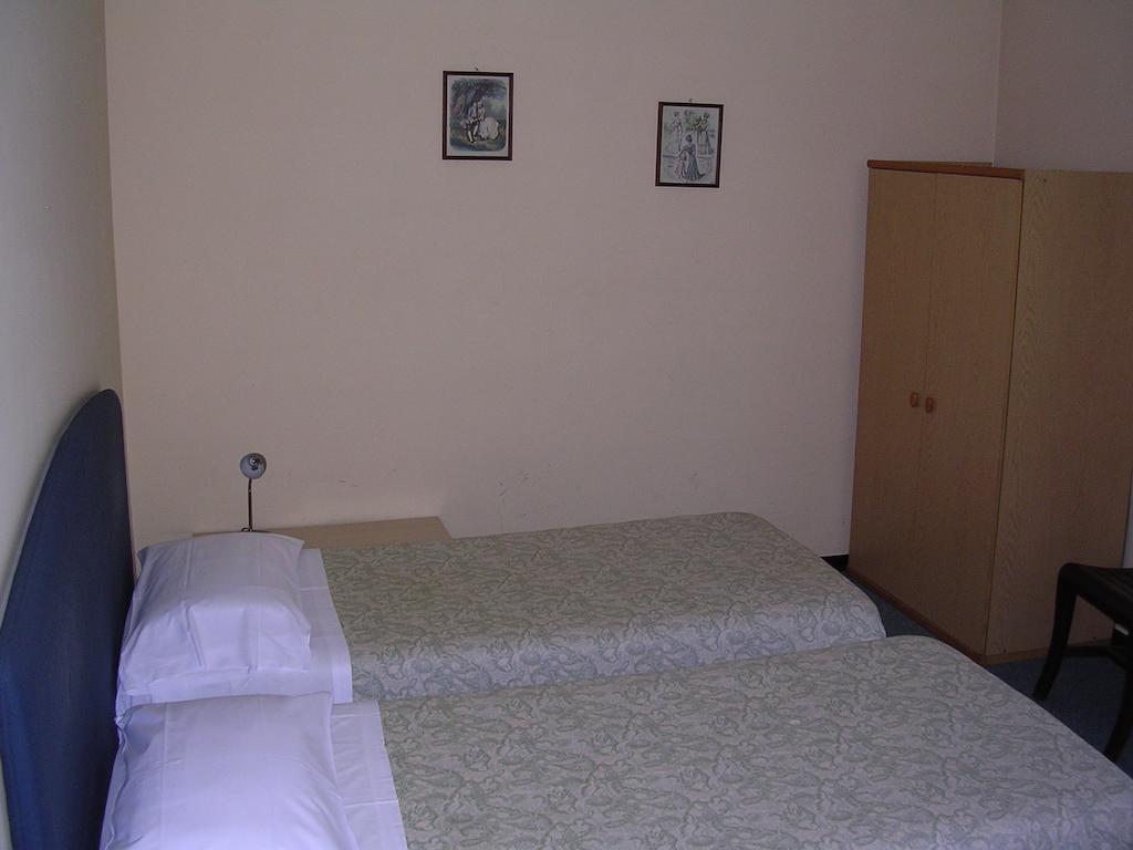 Cerrutihotel Vercelli Pokój zdjęcie